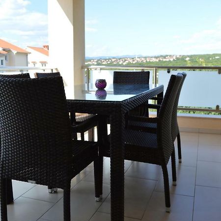 Malinska Apartment Bagian luar foto