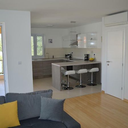Malinska Apartment Bagian luar foto