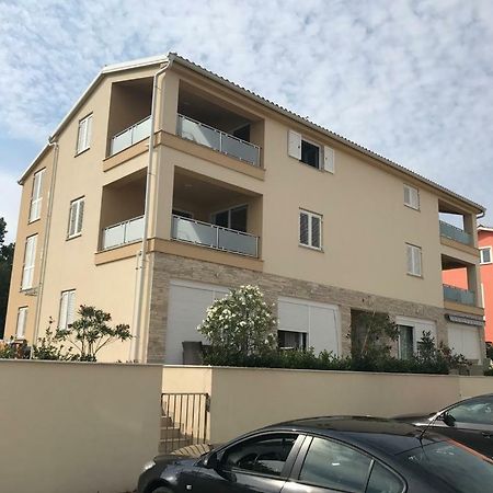 Malinska Apartment Bagian luar foto