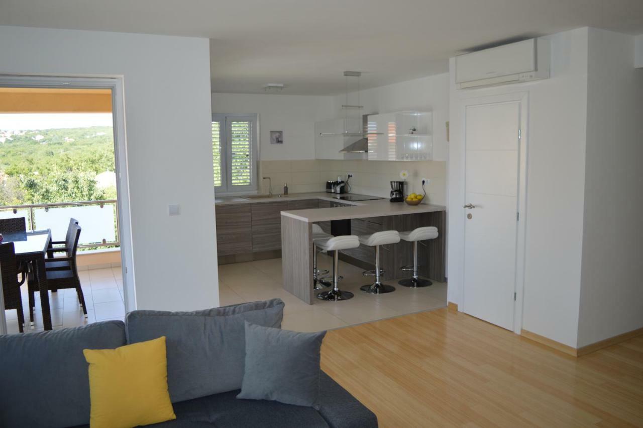 Malinska Apartment Bagian luar foto
