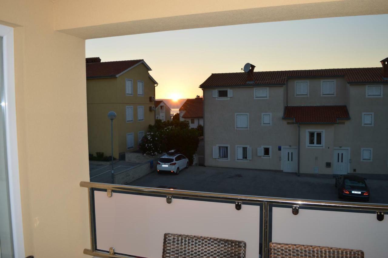 Malinska Apartment Bagian luar foto
