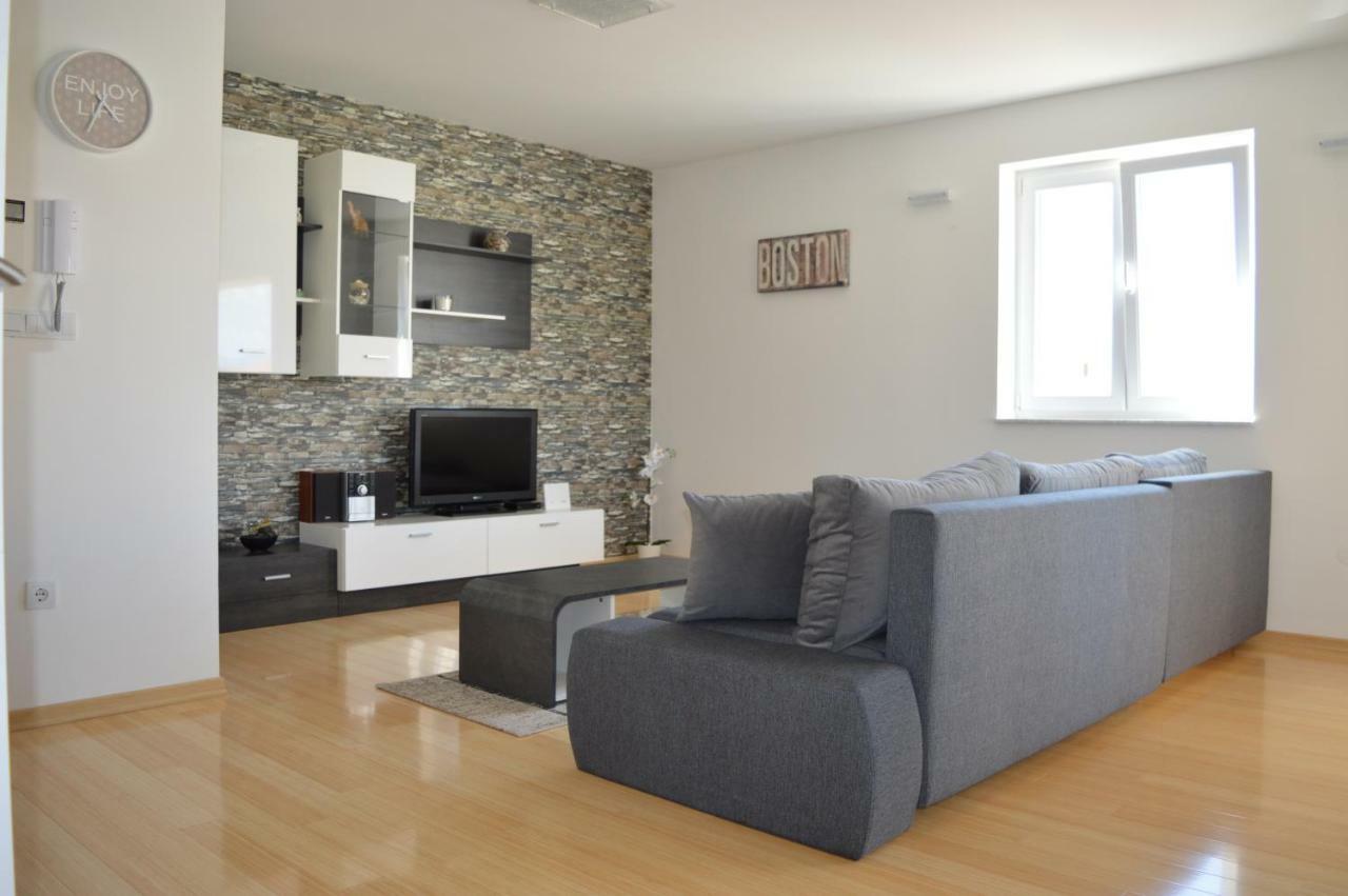 Malinska Apartment Bagian luar foto