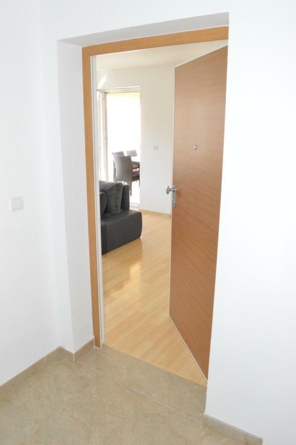 Malinska Apartment Bagian luar foto