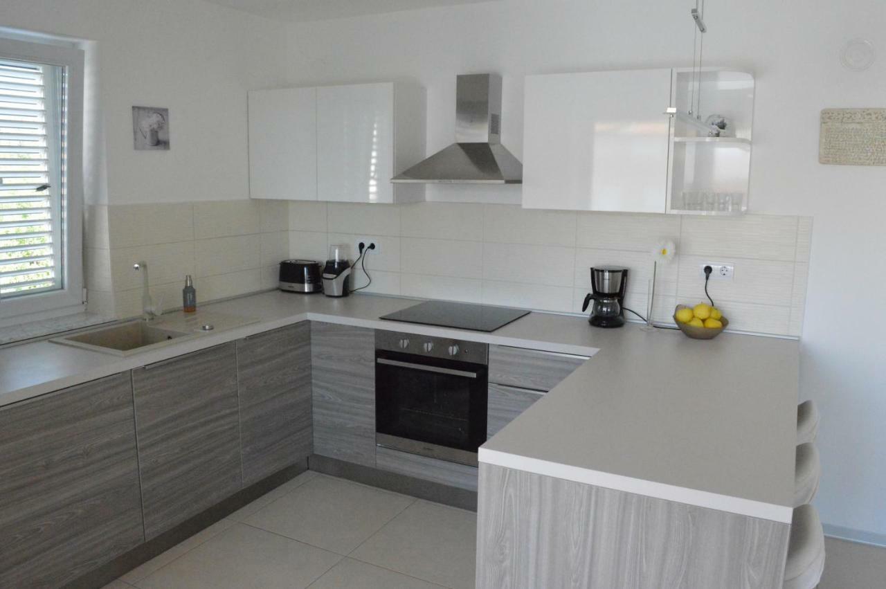 Malinska Apartment Bagian luar foto