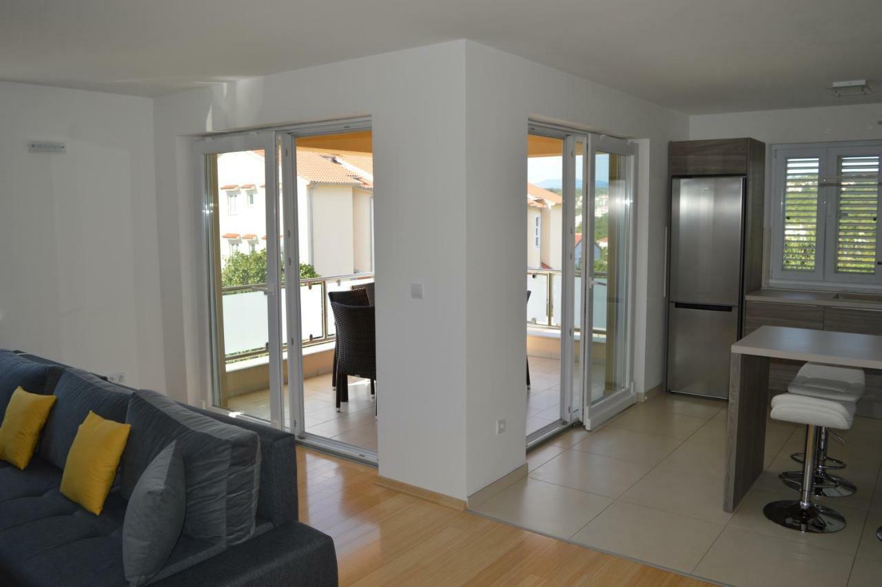 Malinska Apartment Bagian luar foto