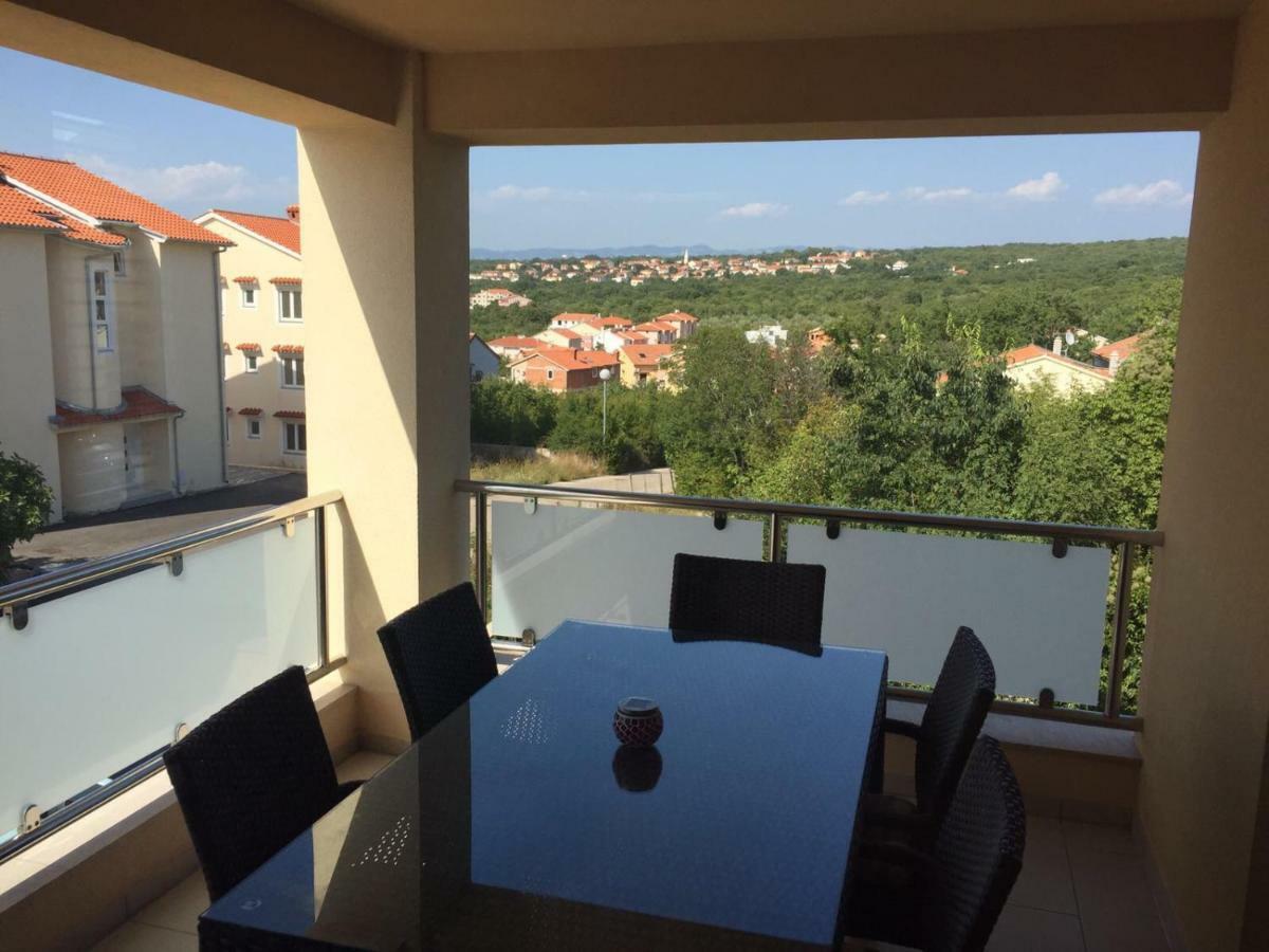 Malinska Apartment Bagian luar foto