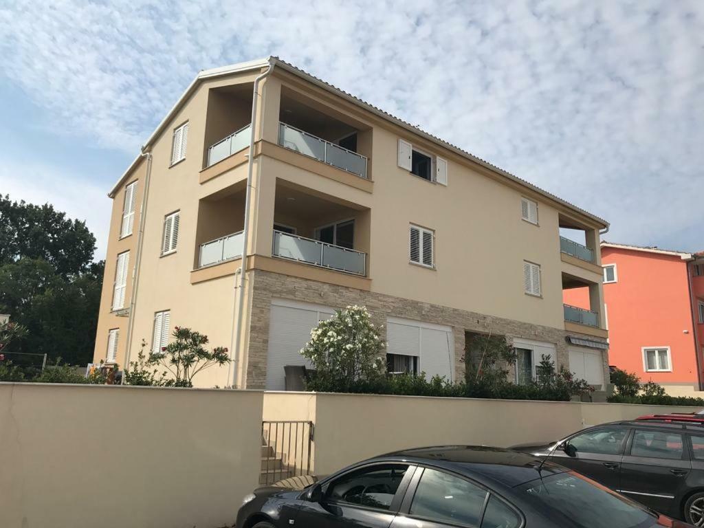 Malinska Apartment Bagian luar foto